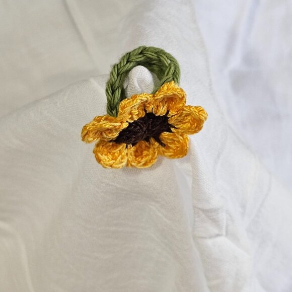 Micro Crochet Sunflower Ring 🆕 - Picture 3 of 4